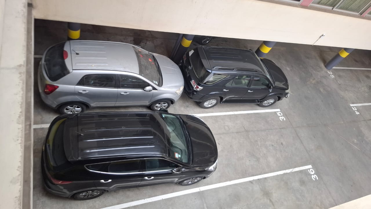Garagem para 2 viaturas do apartamento T3 em Luanda