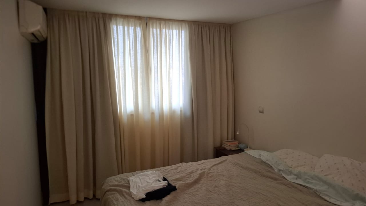 Quarto de apartamento T3 à venda em Luanda, com ar condicionado